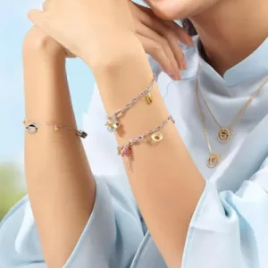 Đeo 2 vòng tay có sao không? Góc nhìn thẩm mỹ và phong thủy