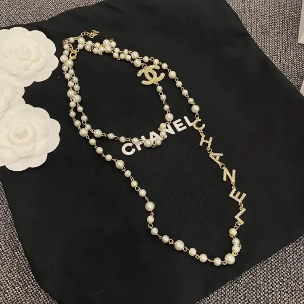 Vòng cổ ngọc trai Chanel