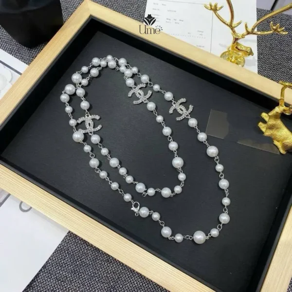 Vòng cổ ngọc trai Chanel