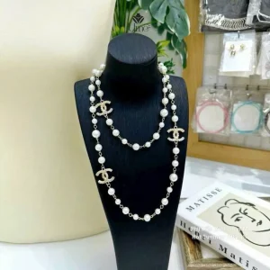 Vòng cổ ngọc trai Chanel