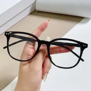 Kính không cận – Xu hướng phụ kiện thời trang hiện đại