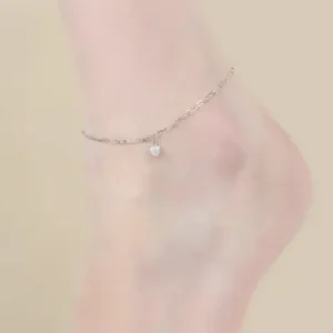 Ý Nghĩa Đeo Lắc Chân: Biểu Tượng Tình Yêu, Cá Tính Và Phong Thủy